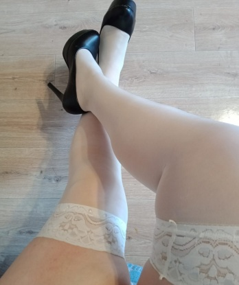 💋 У меня опыт, опыт, опыт – я знаю, что нужно и как доставить удовольствие наивзыскательному джентльмену. 🌟 Я с удовольствием окунусь в мир страсти и наслаждения рядом с тобой. 👠🍾
С моими умелыми ручками и горячими губками я подарю тебе незабываемые моменты безудержной похоти. 💥 Полный релакс, жаркий секс и нежные ласки – все это я предлагаю тебе. 💦💦 Мои главные фишки – глубокий минет и страстные поцелуи, которые точно подарят тебе оргазм, о котором ты мечтаешь. 💦💦
Живу в Москве, и готова пригласить тебя к себе в уютную квартиру. 🏙️✨ Со мной ты почувствуешь себя желанным и особым, ведь выполнение желаний клиента - мое основное дело. 💕
Мои фото настоящие, без фотошопа – убедись в этом сам. 📸 Познавая наши встречи, ты получишь сексуальную эйфорию и море удовольствия. 🌊 Мои клиенты говорят, что со мной время пролетает незаметно. Хочешь проверить? 😉🔥
Не откладывай свое счастье на потом – звони, и мы воплотим твои самые смелые фантазии в жизнь. Я жду тебя, чтобы создать незабываемые воспоминания, которые ты будешь вспоминать с улыбкой. 💋🌹 Зоя